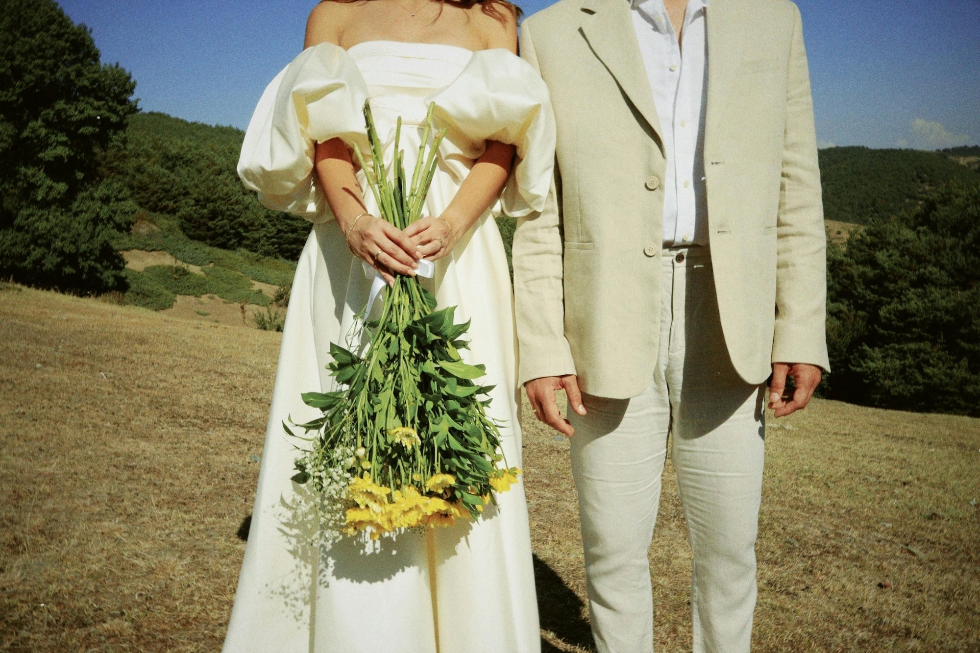 Couple qui se marie à petit budget