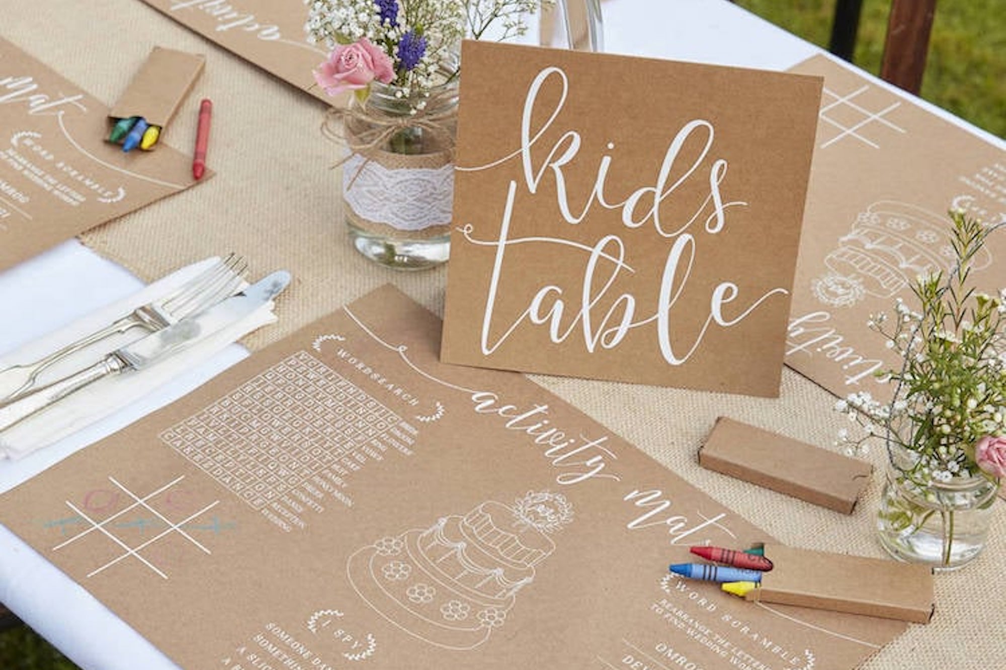 Table décorée pour les enfants du mariage